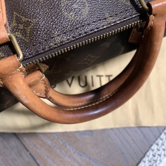 Authentic Louis Vuitton Classic Speedy 30 - Picture 5 of 7
